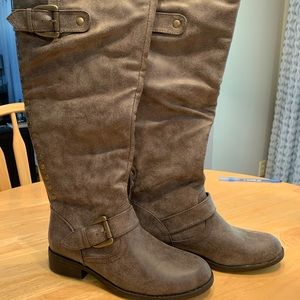 Madden Girl, 6 1/2 M, cactus brown, Wide Calf